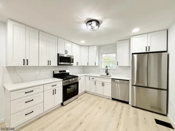 $284,777 | 121 Henderson Street, Phillipsburg, NJ 08865