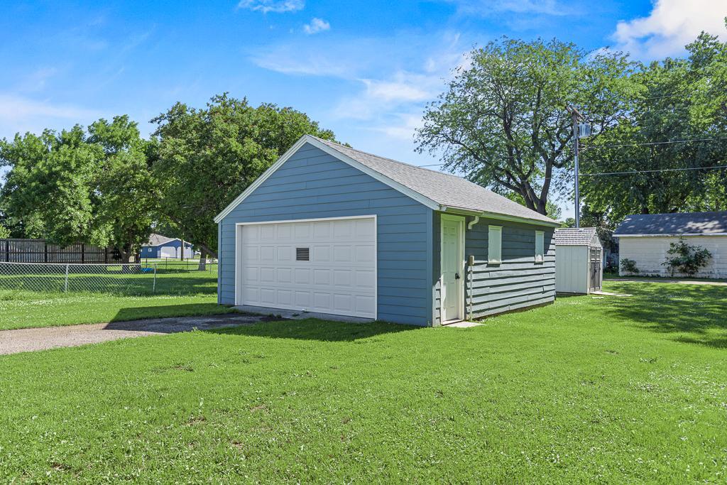 133 4th Street Dawson, MN 56232 - Photo 5 of 38