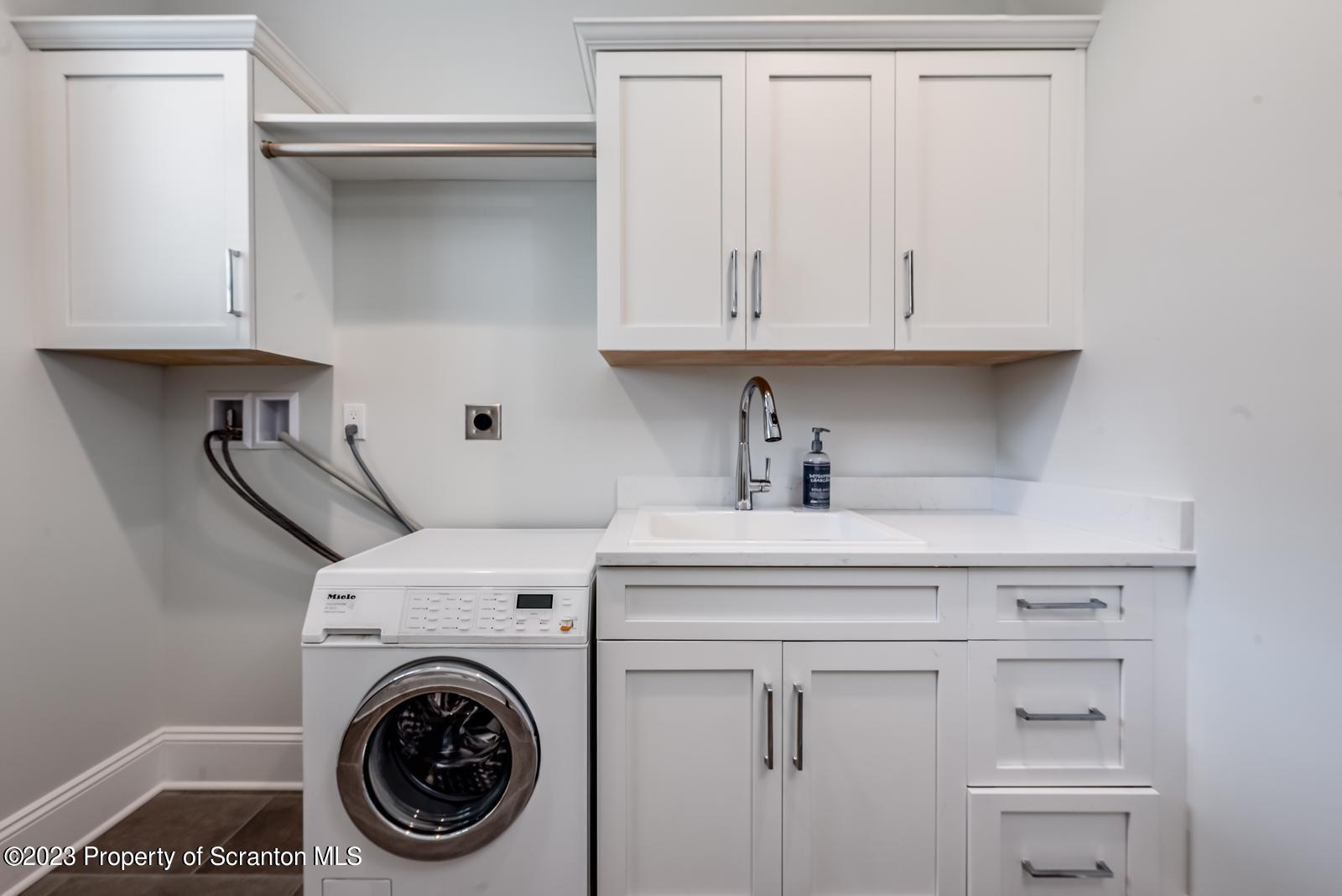 115 Rock Ridge Drive Clarks Summit, PA 18411 - Photo 8 of 43 a utility room with dryer and washer