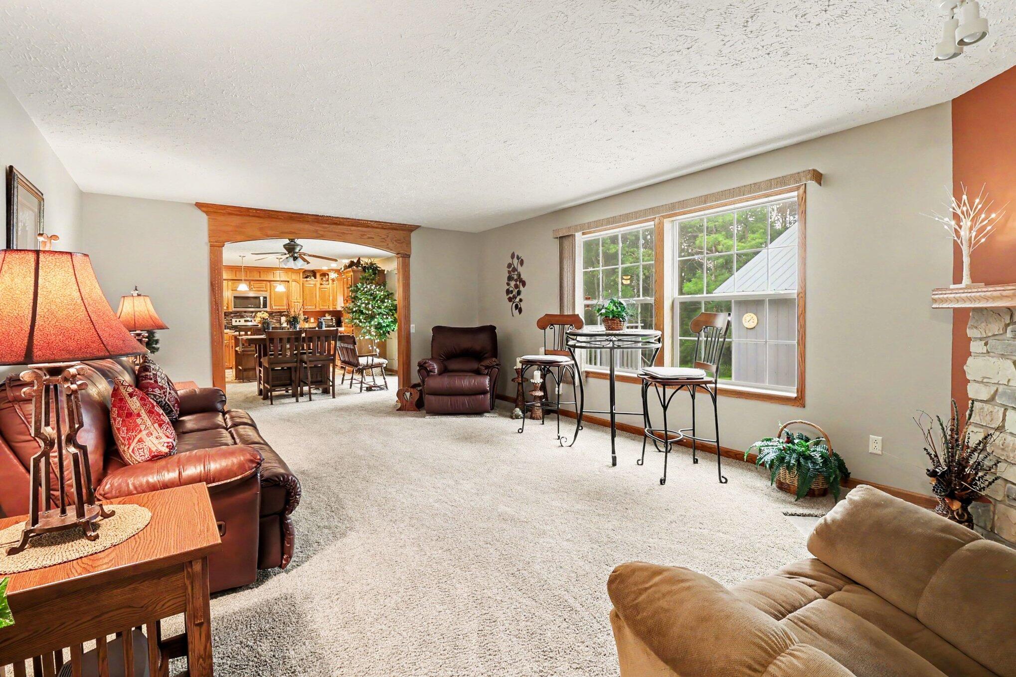 986 West Fox Farm Road Manistee, MI 49660 - Photo 6 of 31 Living room