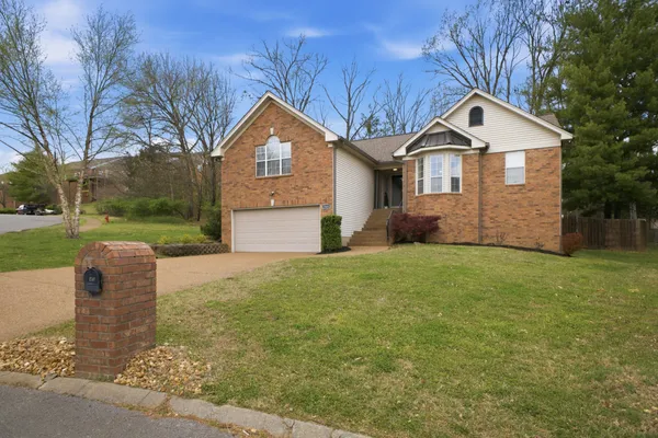 $450,000 | 745 Windsor Trace Drive, Goodlettsville, TN 37072