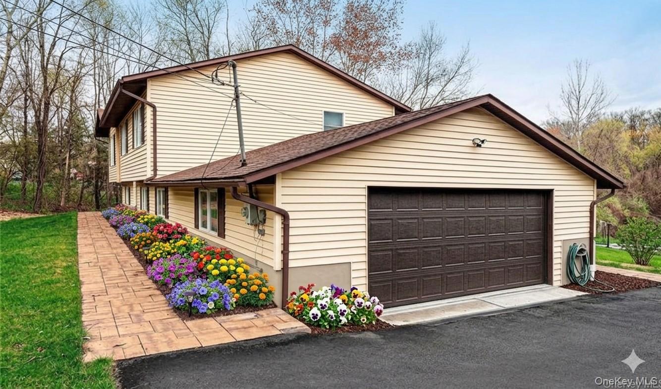 26 Waterbury Road Warwick, NY 10990 - Photo 2 of 32