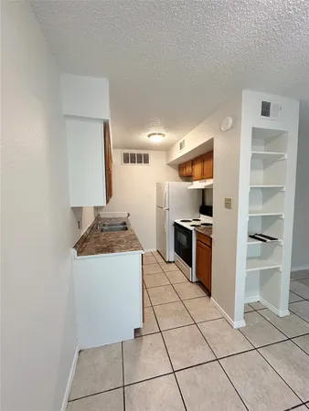 $950 | 4322 Gillis Street, Unit 105, Austin, TX 78704