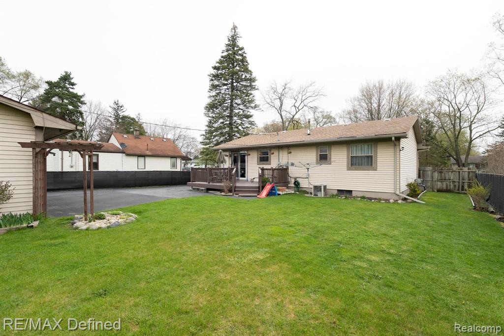 3014 Eastern Avenue Rochester Hills, MI 48307 - Photo 29 of 36