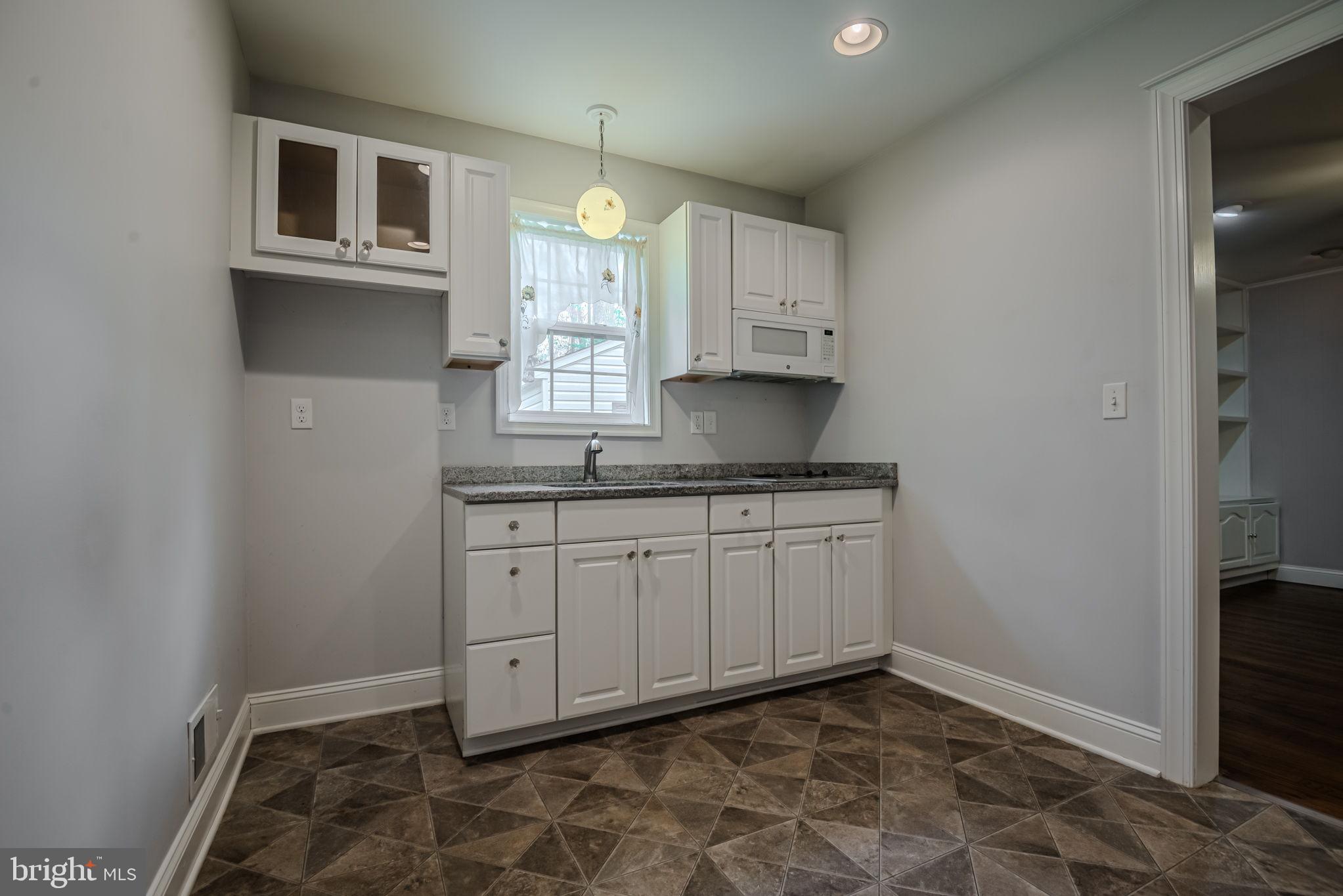 211 Hitching Post Drive Wilmington, DE 19803 - Photo 23 of 67 Kitchenette Area (off Family Room)