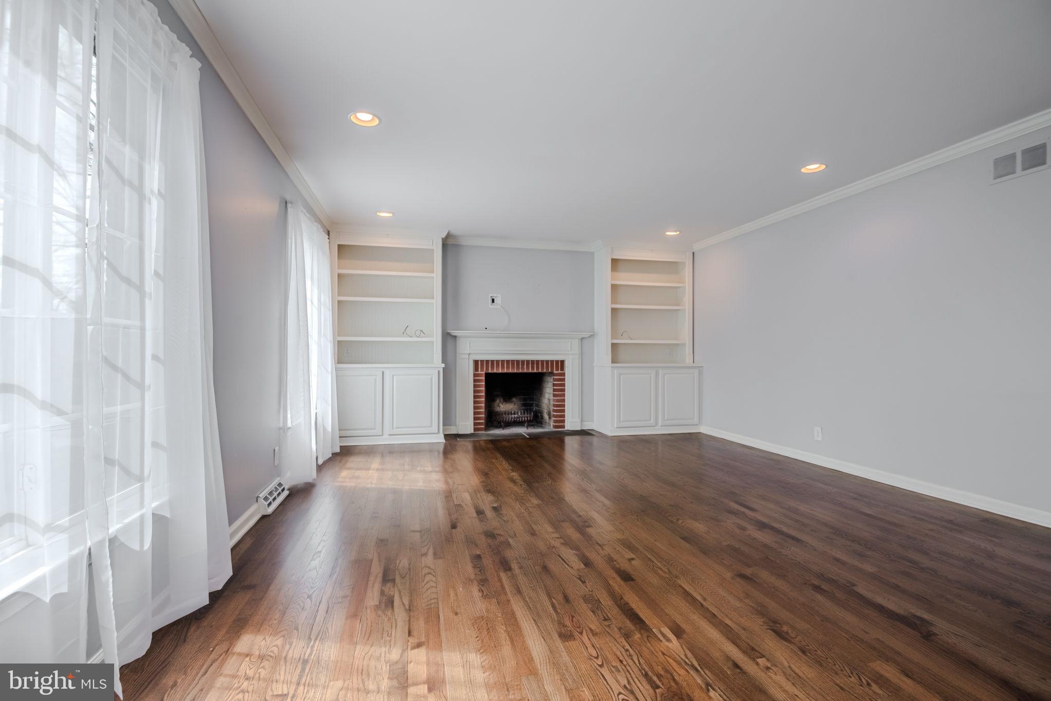 211 Hitching Post Drive Wilmington, DE 19803 - Photo 6 of 67 Main Floor - Living Room w/Built-Ins
