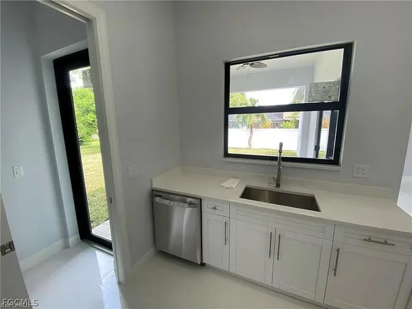 $2,500 | 3738 Southeast Santa Barbara Place, Cape Coral, FL 33904