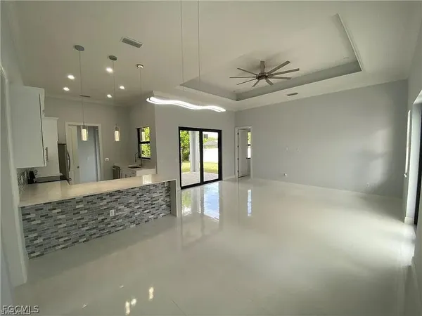 $2,500 | 3738 Southeast Santa Barbara Place, Cape Coral, FL 33904