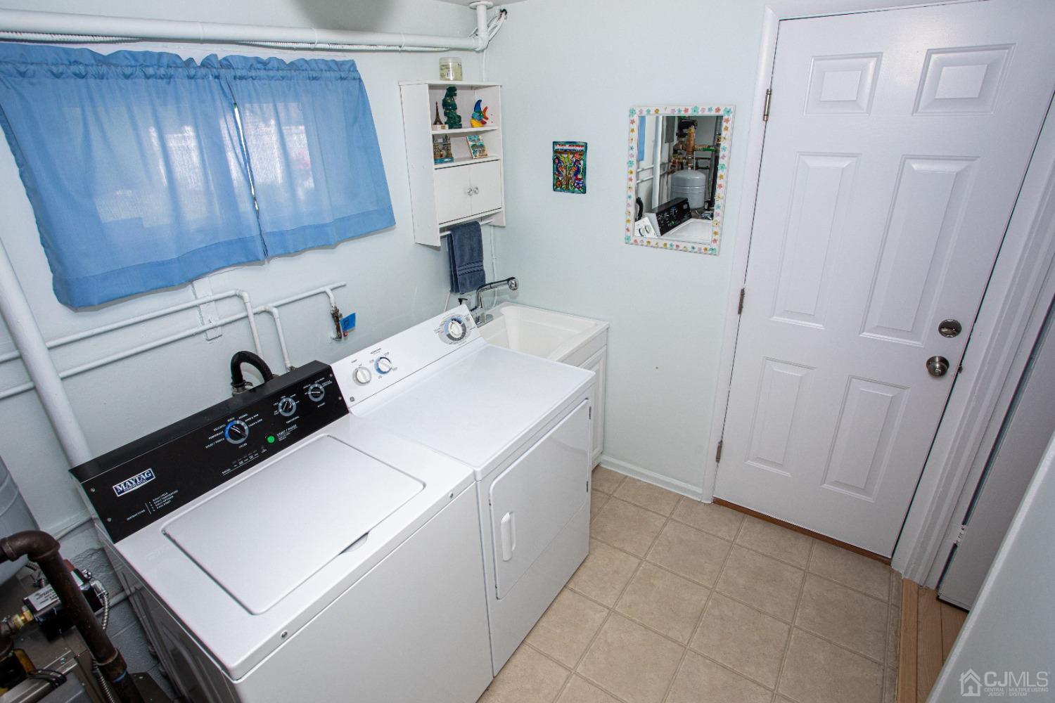 25 Finley Road Edison, NJ 08817 - Photo 44 of 51 a utility room with dryer and washer