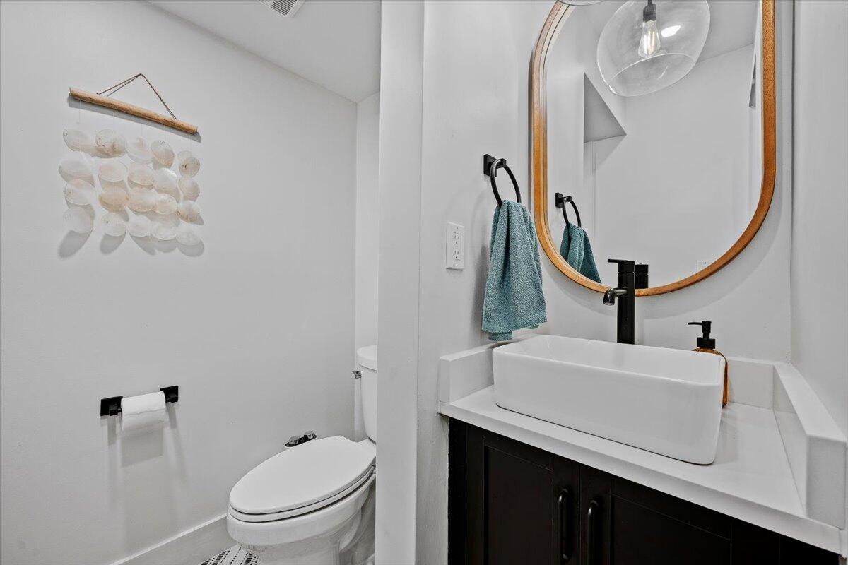 1605 Us-1, Unit 1F Jupiter, FL 33477 - Photo 12 of 34 main floor bathroom