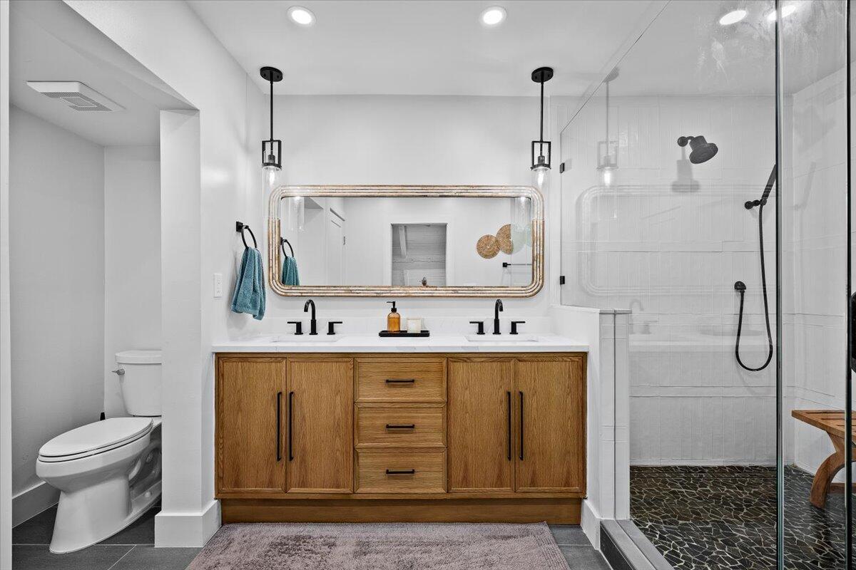 1605 Us-1, Unit 1F Jupiter, FL 33477 - Photo 16 of 34 Primary Bath