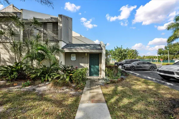 $3,000 | 1605 Us-1, Unit 1F, Jupiter, FL 33477