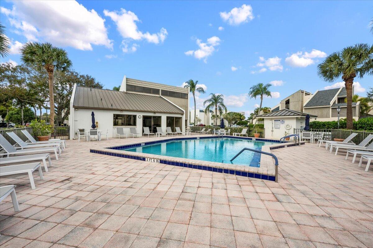 1605 Us-1, Unit 1F Jupiter, FL 33477 - Photo 26 of 34 clubhouse pool