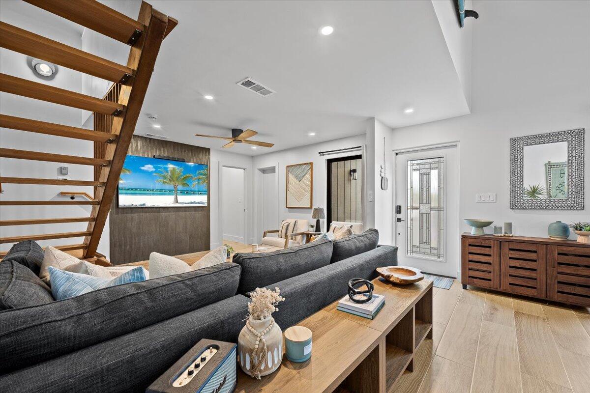 1605 Us-1, Unit 1F Jupiter, FL 33477 - Photo 7 of 34 Living