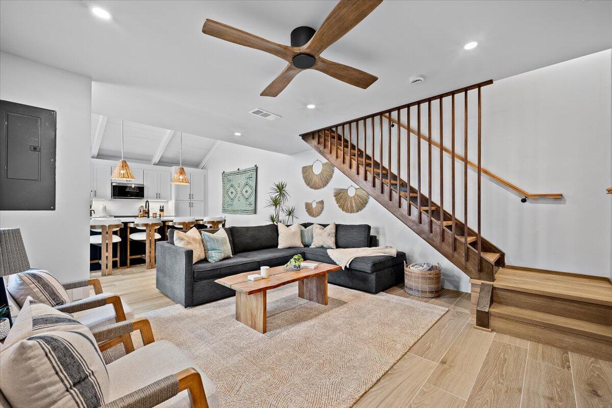 1605 Us-1, Unit 1F Jupiter, FL 33477 - Photo 8 of 34 Living