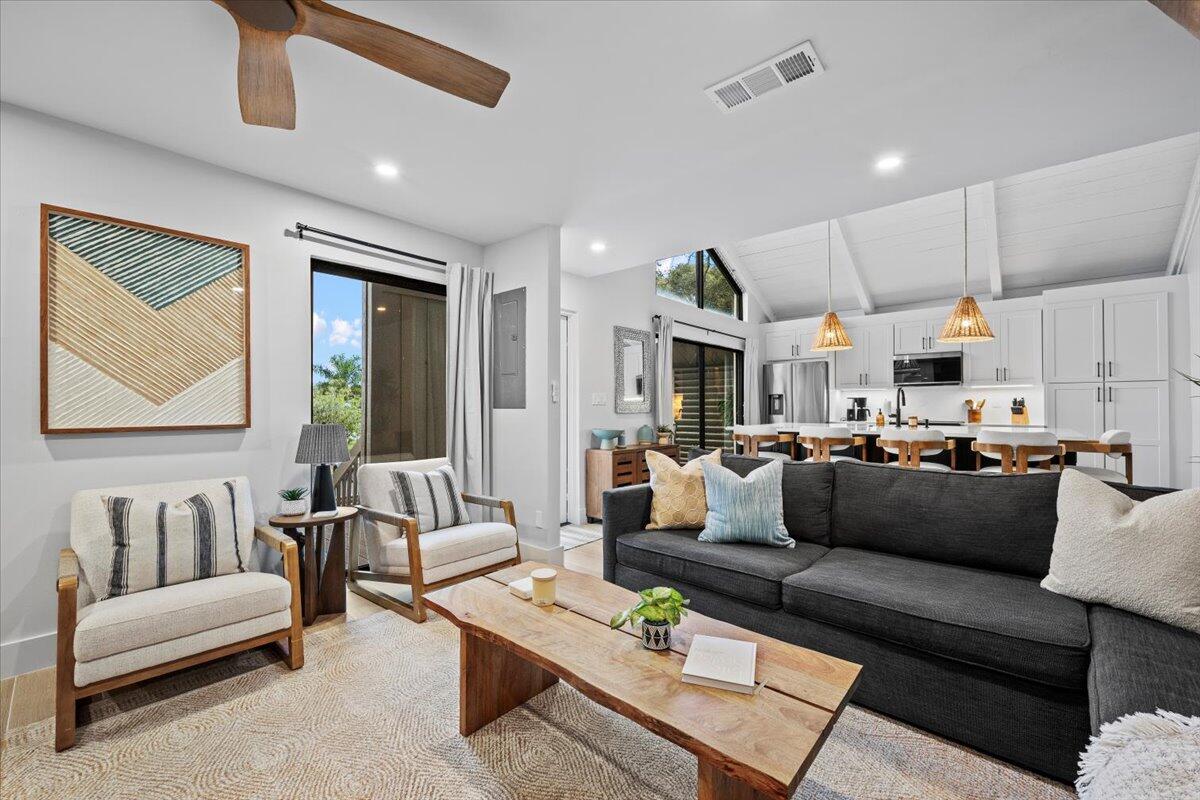 1605 Us-1, Unit 1F Jupiter, FL 33477 - Photo 10 of 34 Living