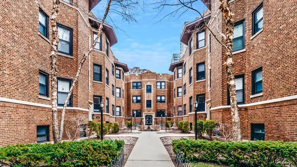 $3,200 | 526 West Cornelia Avenue, Unit 1, Chicago, IL 60657