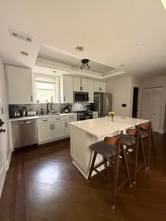 $3,200 | 526 West Cornelia Avenue, Unit 1, Chicago, IL 60657