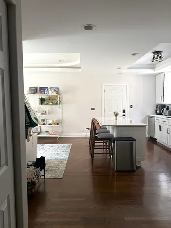 $3,200 | 526 West Cornelia Avenue, Unit 1, Chicago, IL 60657