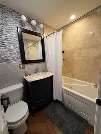 $3,200 | 526 West Cornelia Avenue, Unit 1, Chicago, IL 60657