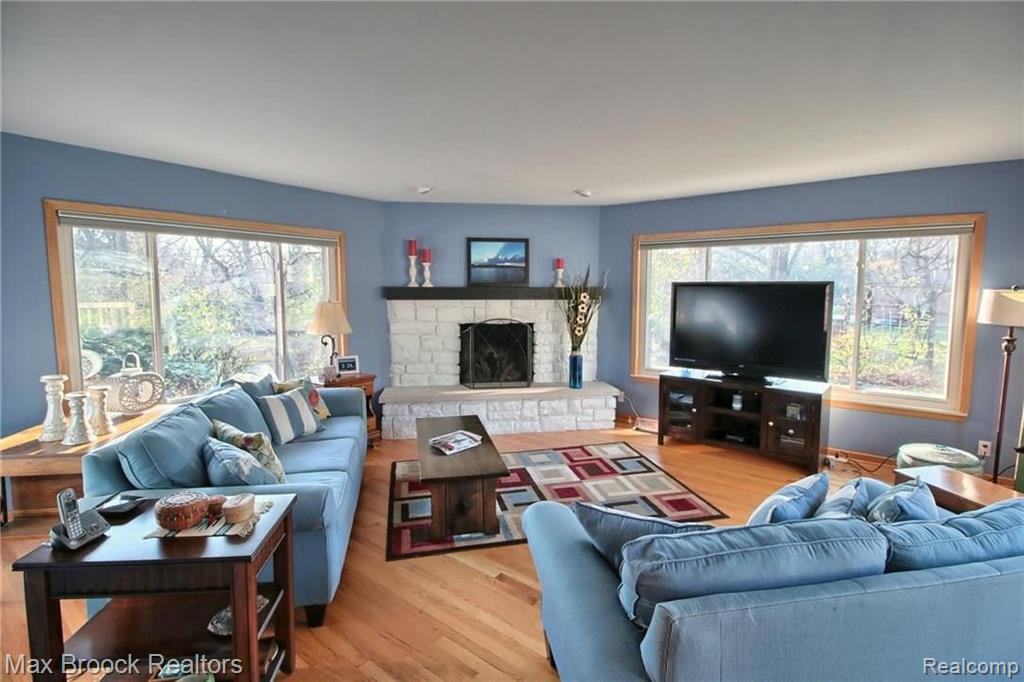 28379 New Castle Road Farmington Hills, MI 48331 - Photo 11 of 24
