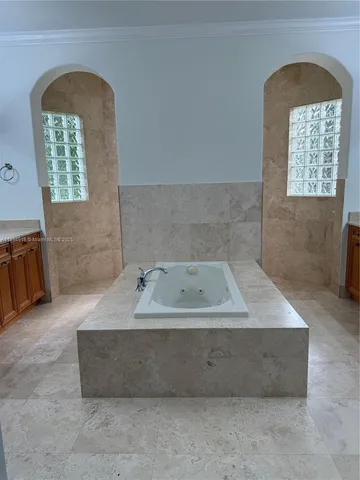 view of entryway with bathtub