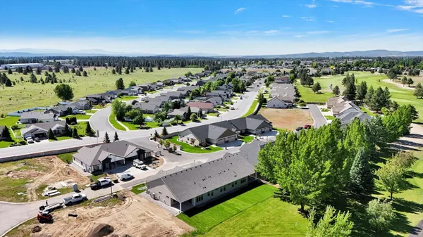 $565,850 | 15 North Country Club Drive, Unit 15, Deer Park, WA 99006