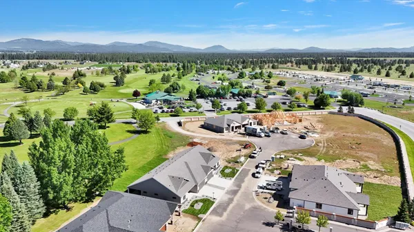 $565,850 | 15 North Country Club Drive, Unit 15, Deer Park, WA 99006