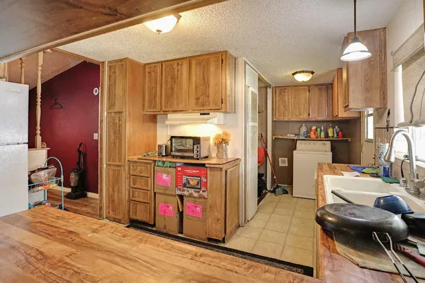 an empty room with closet and a ceiling fan