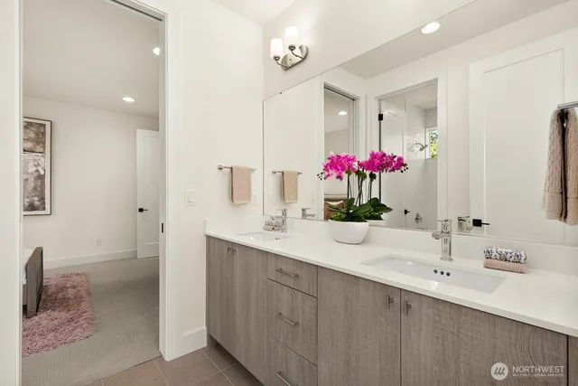 $2,995,000 | 1004 166th Place Northeast, Bellevue, WA 98008