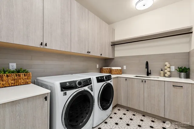 $2,995,000 | 1004 166th Place Northeast, Bellevue, WA 98008