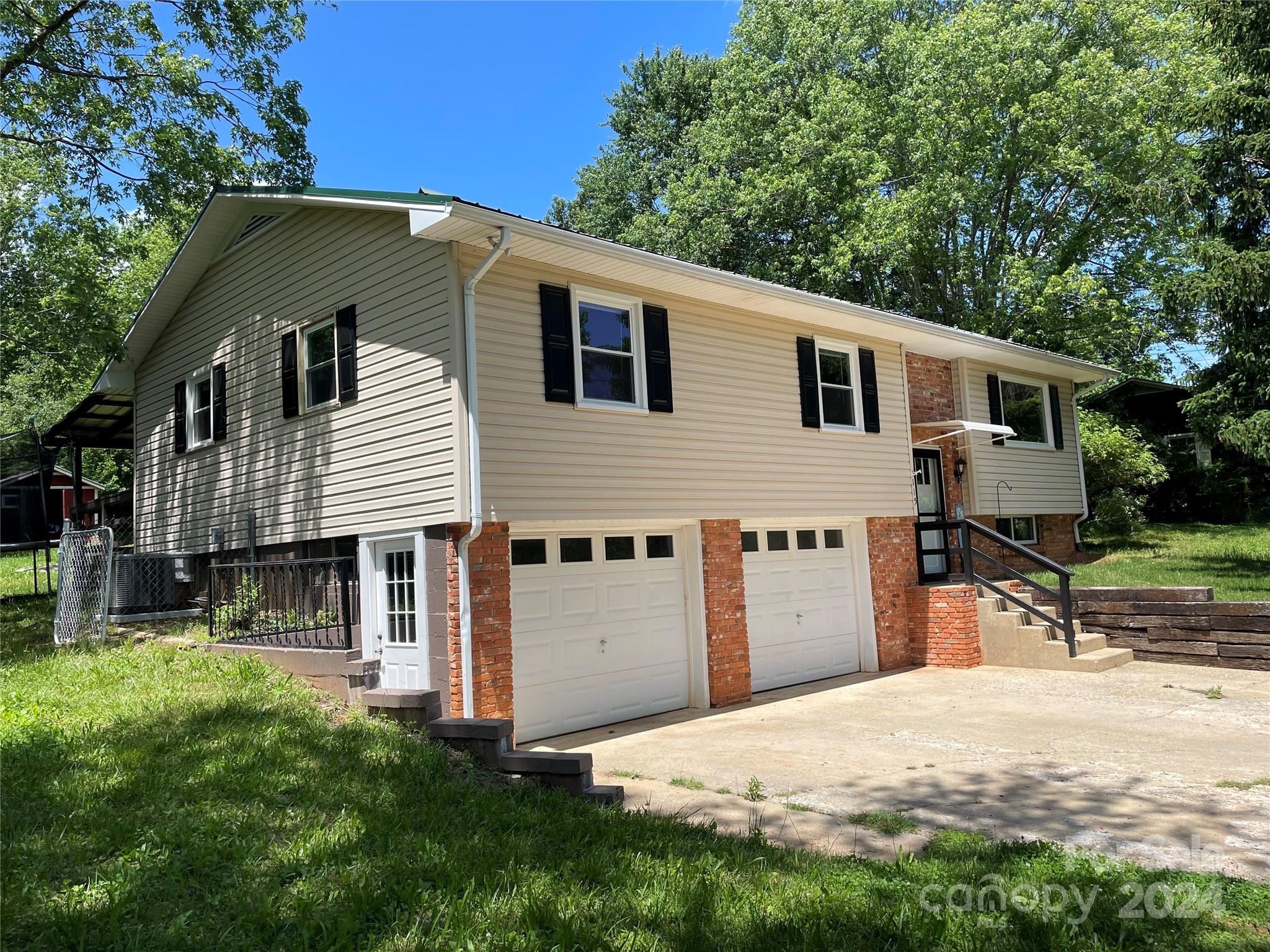 115 Cherokee Way Marion, NC 28752 - Photo 3 of 48 Gallery Image 3