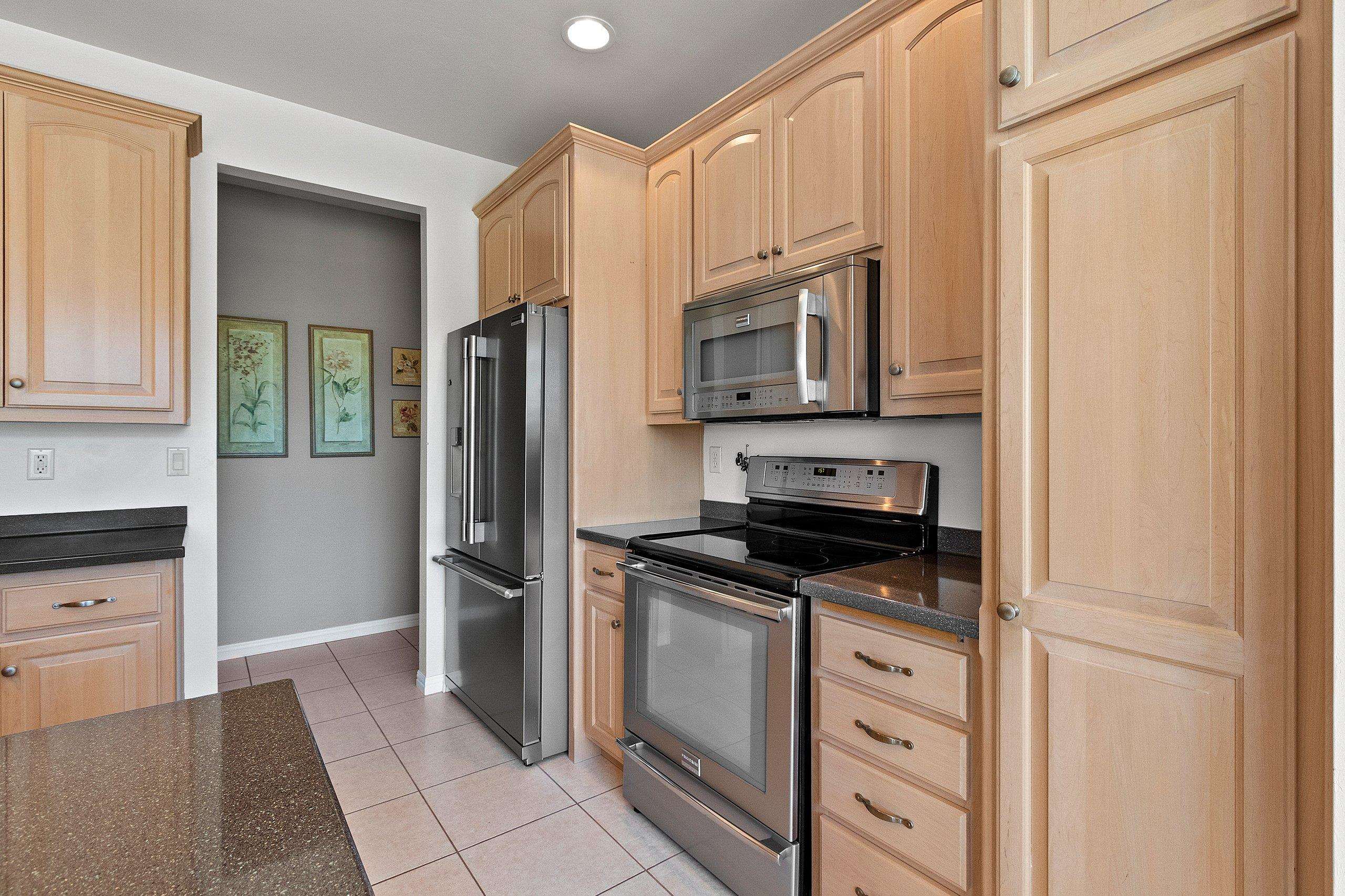 1653 Remington Ridge Way De Pere, WI 54115 - Photo 4 of 58