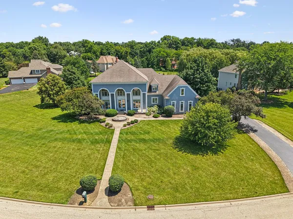$1,098,000 | 6605 Oakwood Manor Drive, Crystal Lake, IL 60012