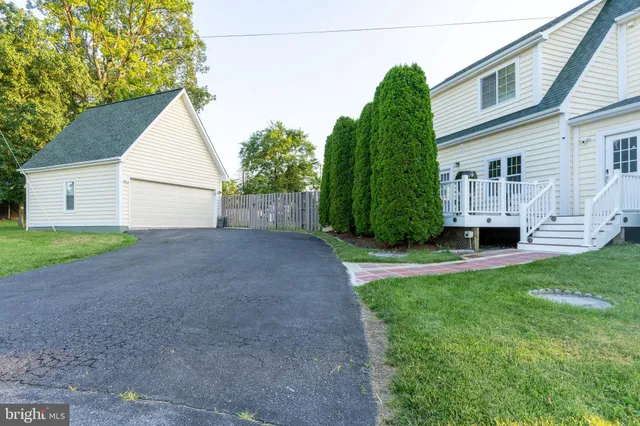 a view of a house with backyard and a garden