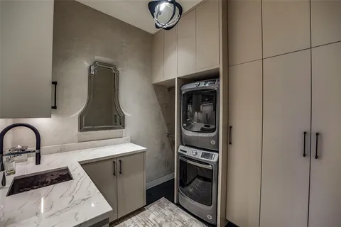 a close view of sink and tap