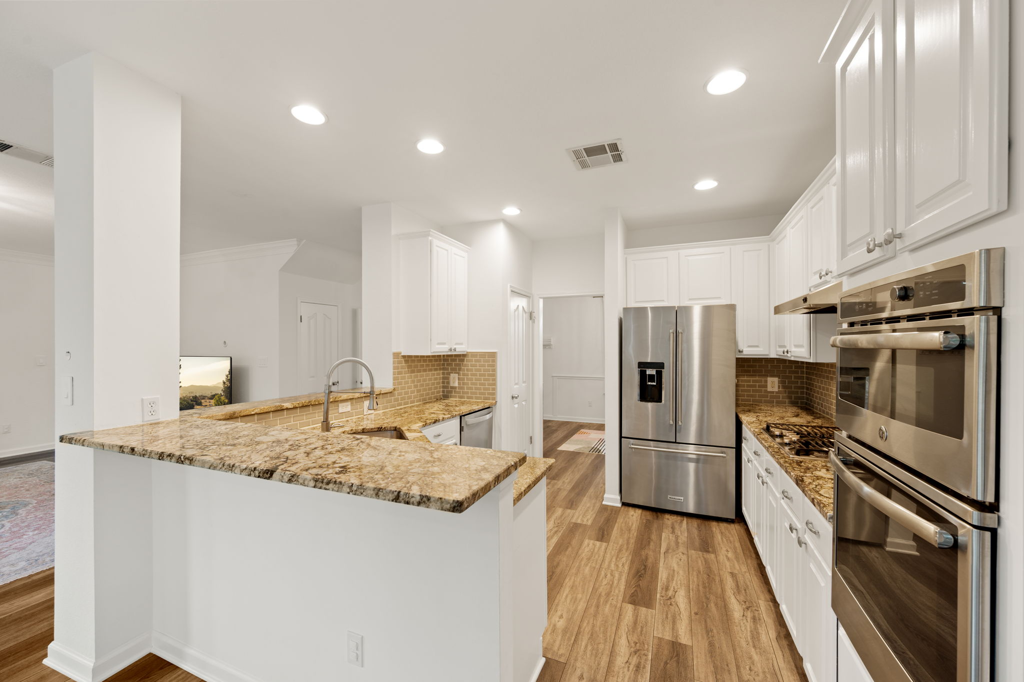 7016 Bending Oak Road Austin, TX 78749 - Photo 4 of 25