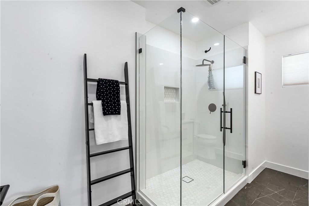 18161 Blue Ridge Drive North Tustin, CA 92705 - Photo 35 of 58 GUEST SUITE BATHROOM