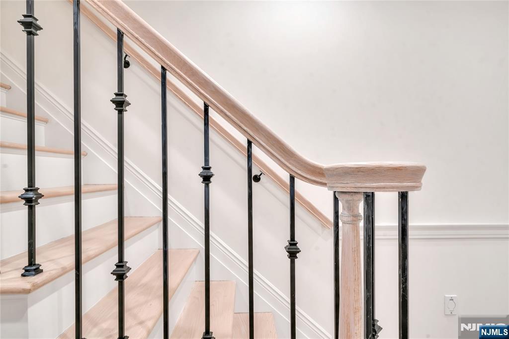 516 Undercliff Avenue Edgewater, NJ 07020 - Photo 14 of 32