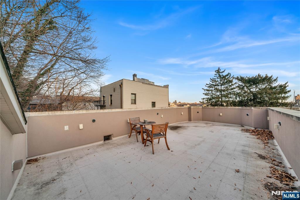 516 Undercliff Avenue Edgewater, NJ 07020 - Photo 29 of 32 a view of a terrace with chairs