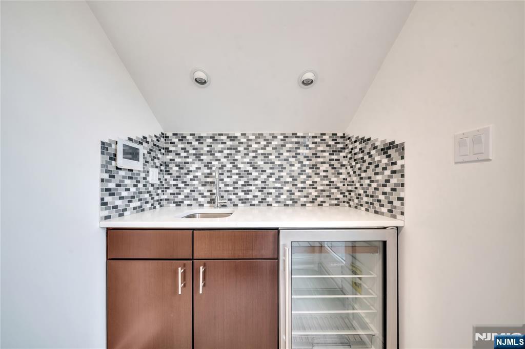 516 Undercliff Avenue Edgewater, NJ 07020 - Photo 30 of 32