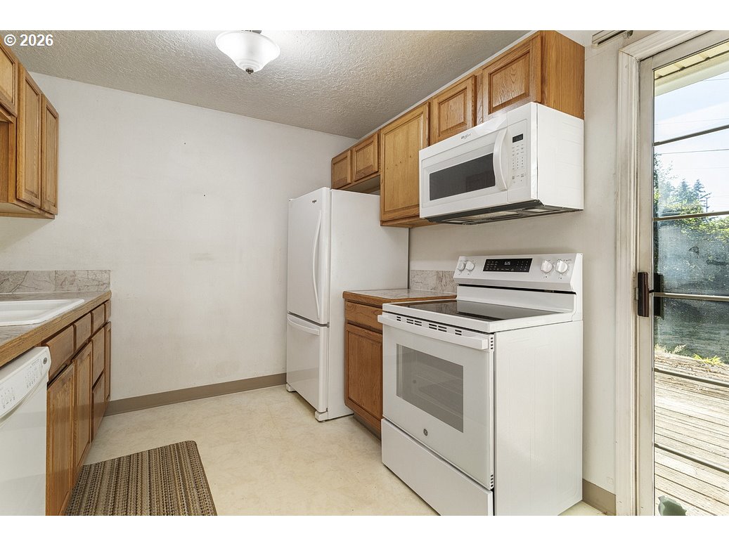 3301 Southeast 175th Place Portland, OR 97236 - Photo 16 of 34