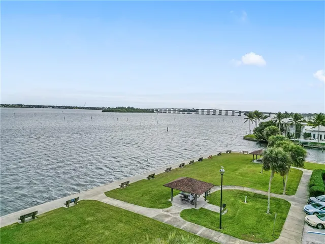 $1,920,000 | 25 Park Avenue, Vero Beach, FL 32960