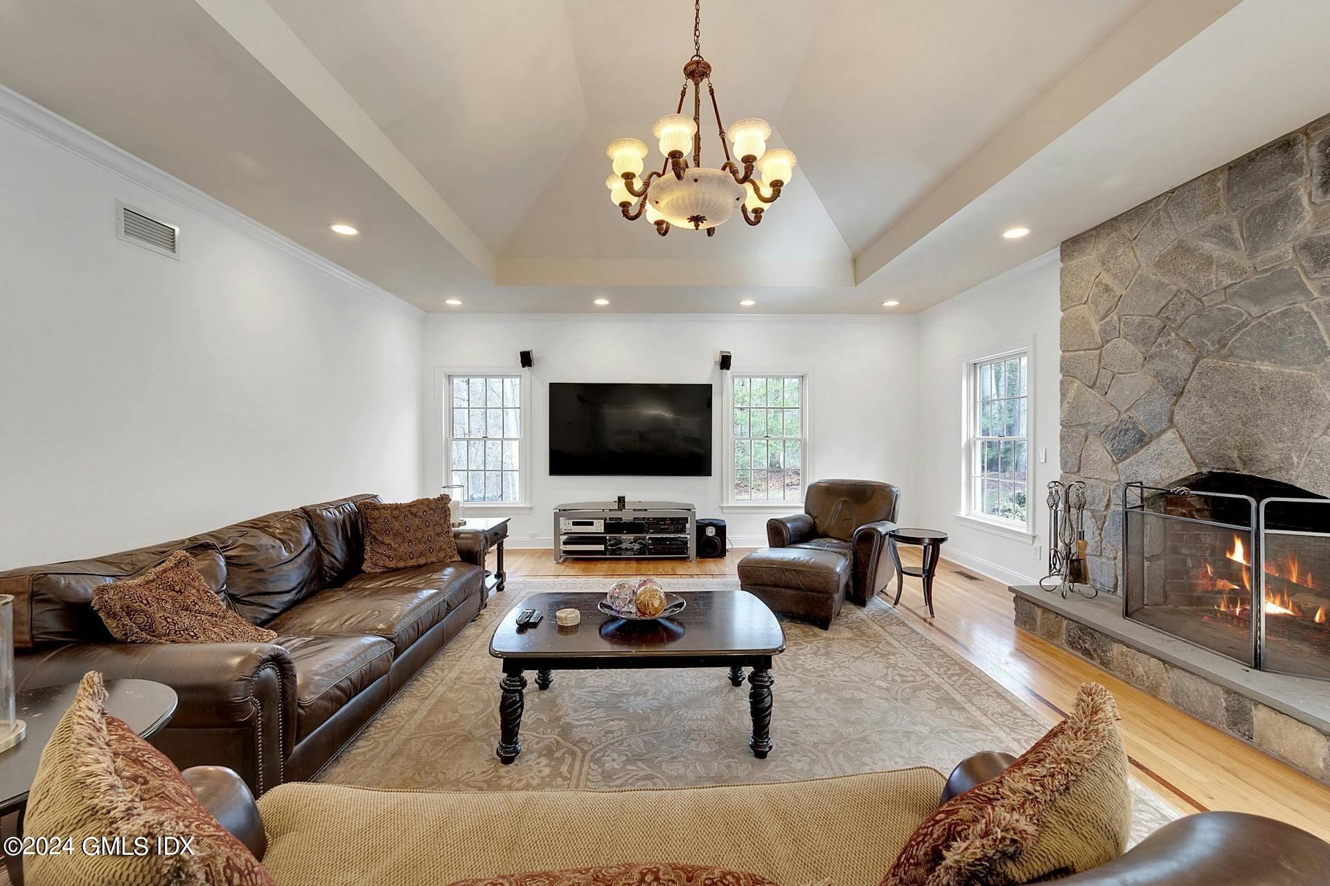 379 Briar Brae Road Stamford, CT 06903 - Photo 12 of 39 10A