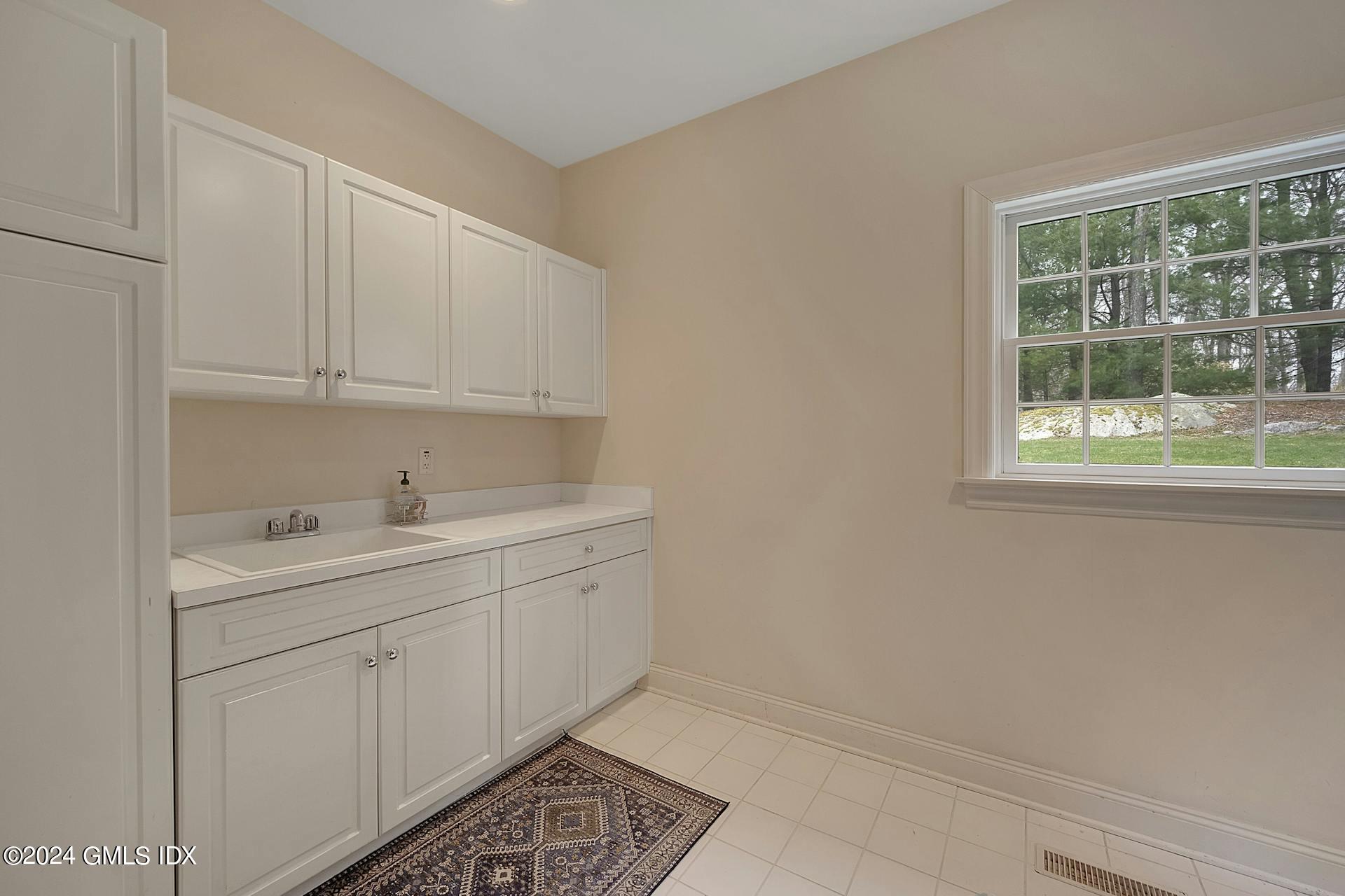 379 Briar Brae Road Stamford, CT 06903 - Photo 17 of 39 15A