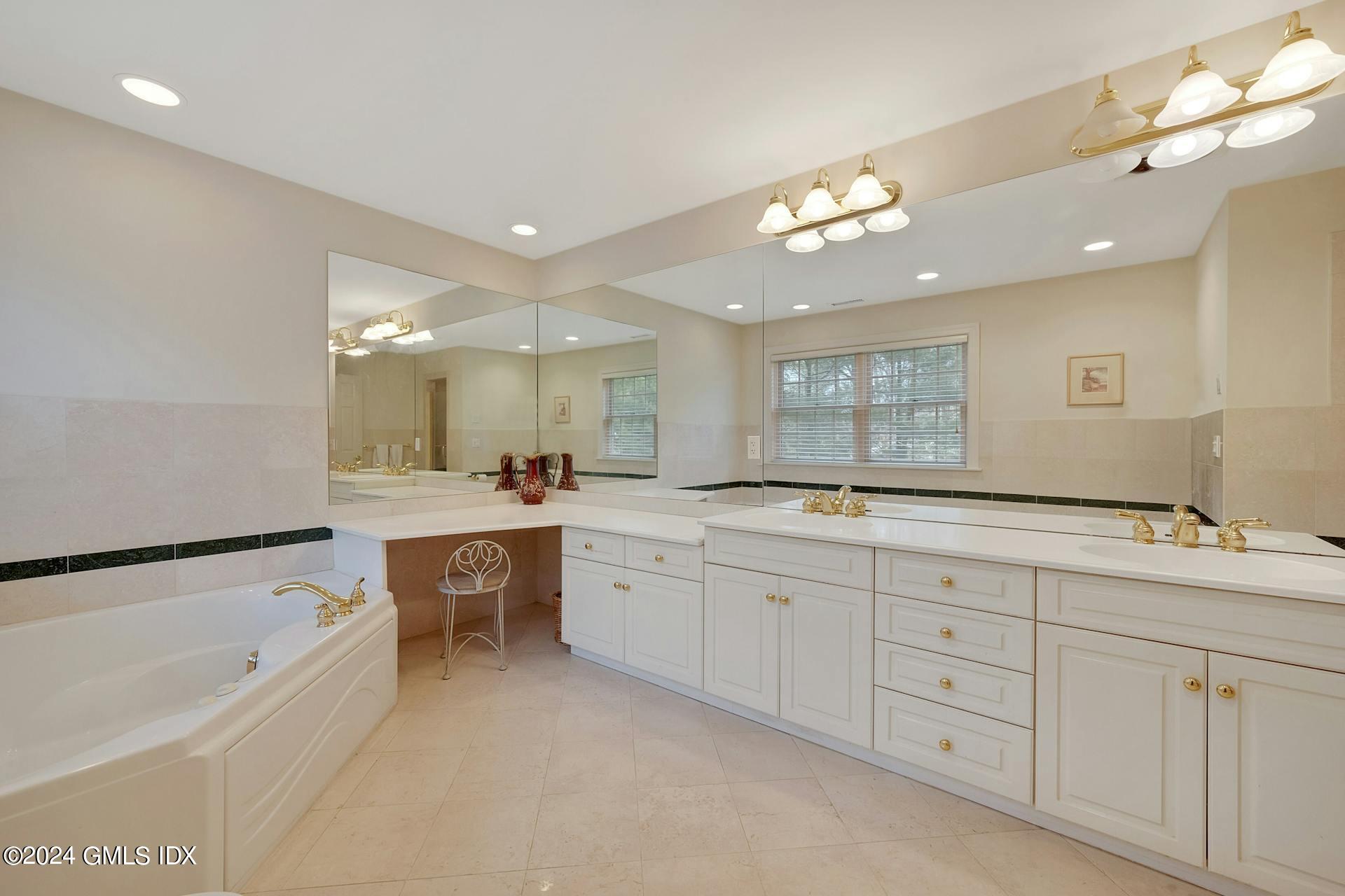 379 Briar Brae Road Stamford, CT 06903 - Photo 22 of 39 20A