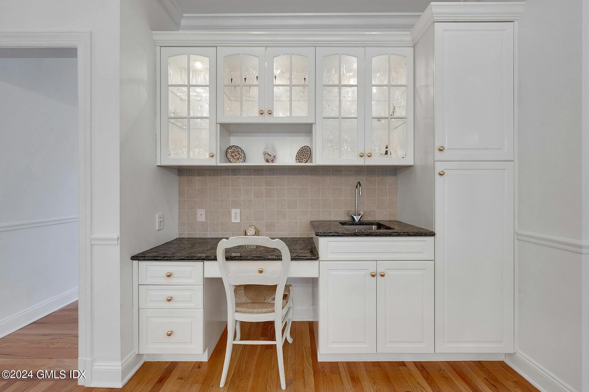 379 Briar Brae Road Stamford, CT 06903 - Photo 9 of 39 8A