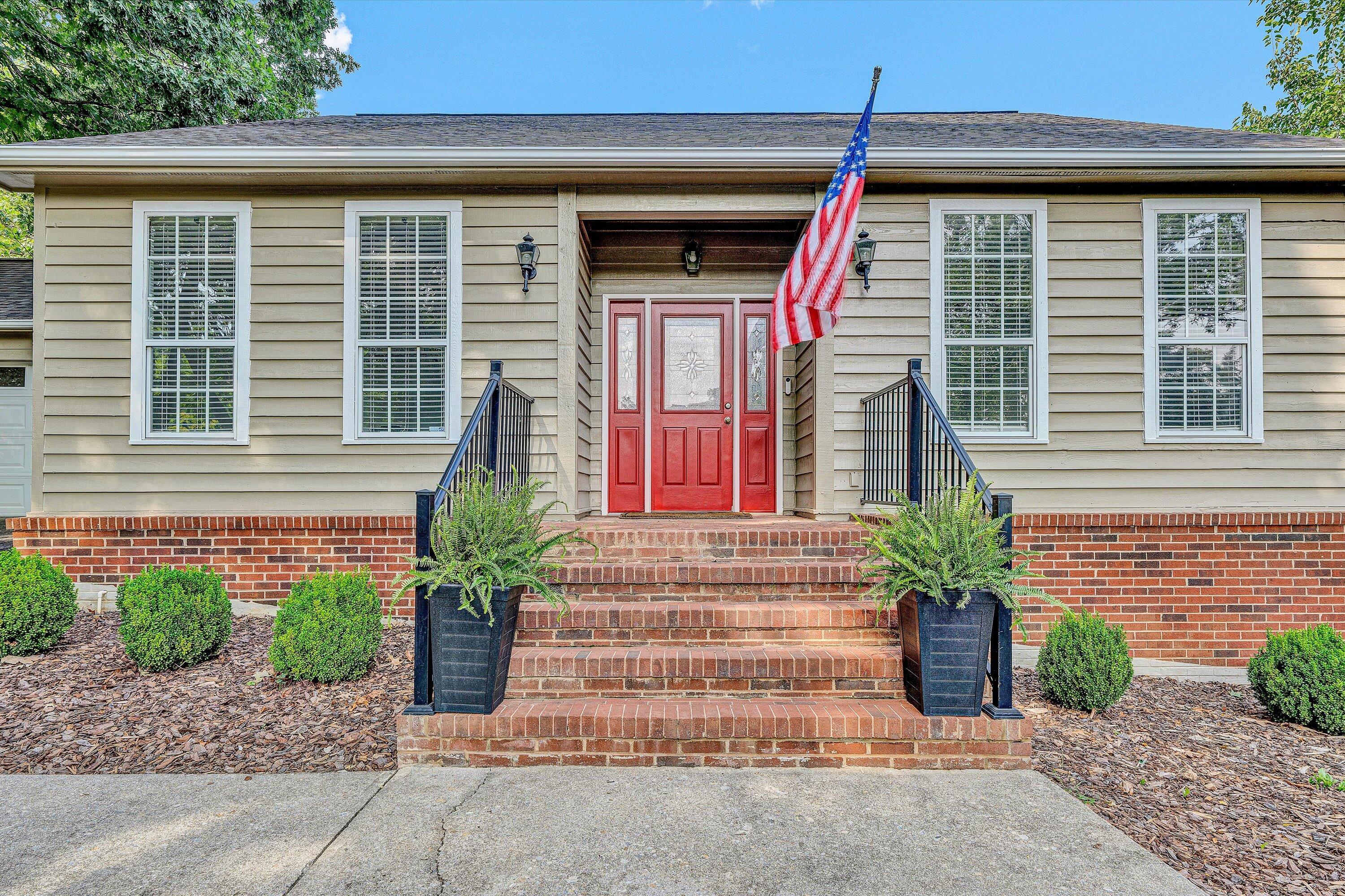 1015 Clearfield Road Southwest Roanoke, VA 24015 - Photo 7 of 65 Entrance
