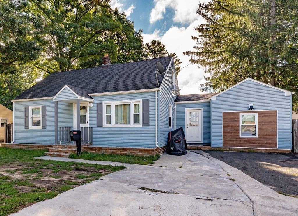 1247 Page Boulevard Springfield, MA 01104 - Photo 2 of 31 Gallery Image 2