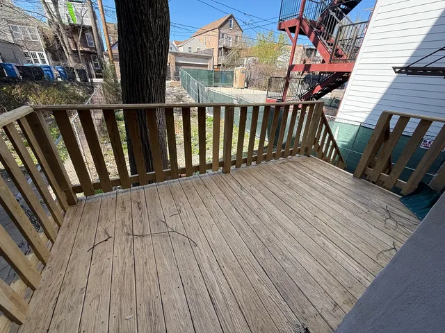 $2,100 | 2124 West 18th Place, Unit 1, Chicago, IL 60608